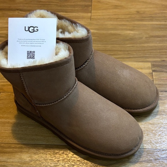 Authentic UGG Women’s Classic II Pull on Mini boots chestnut size 8 - Picture 1 of 7